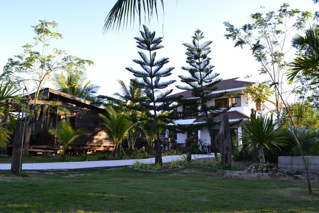 Hotel Baan Suan La Moon Chiang Khan Exterior foto