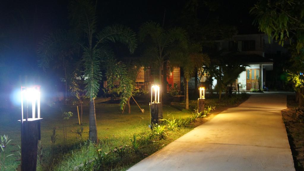 Hotel Baan Suan La Moon Chiang Khan Exterior foto