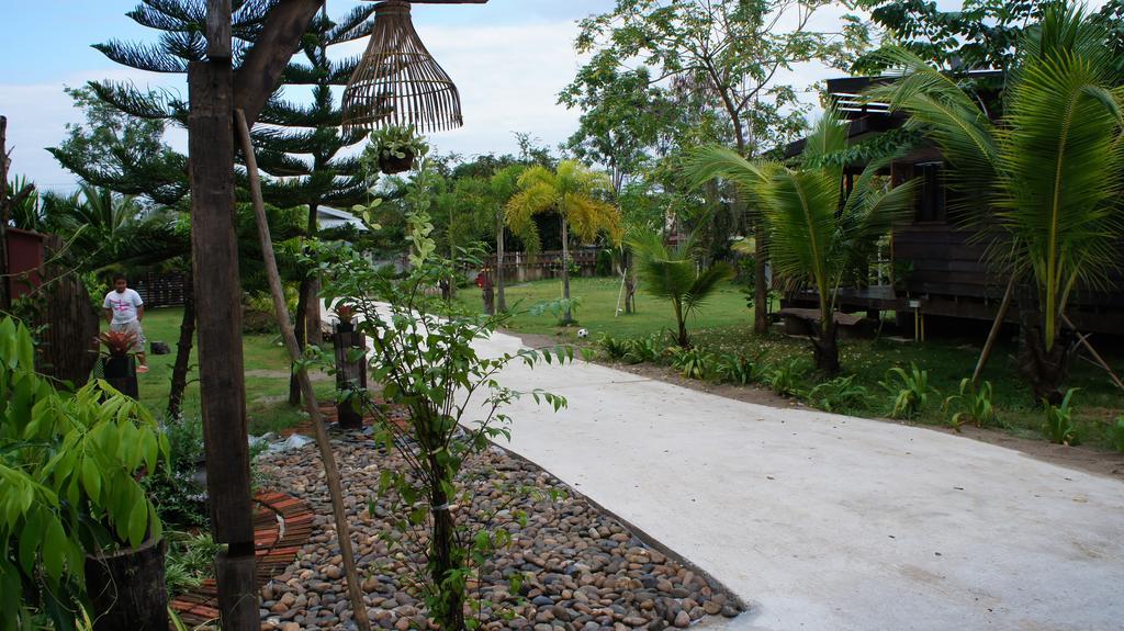 Hotel Baan Suan La Moon Chiang Khan Exterior foto